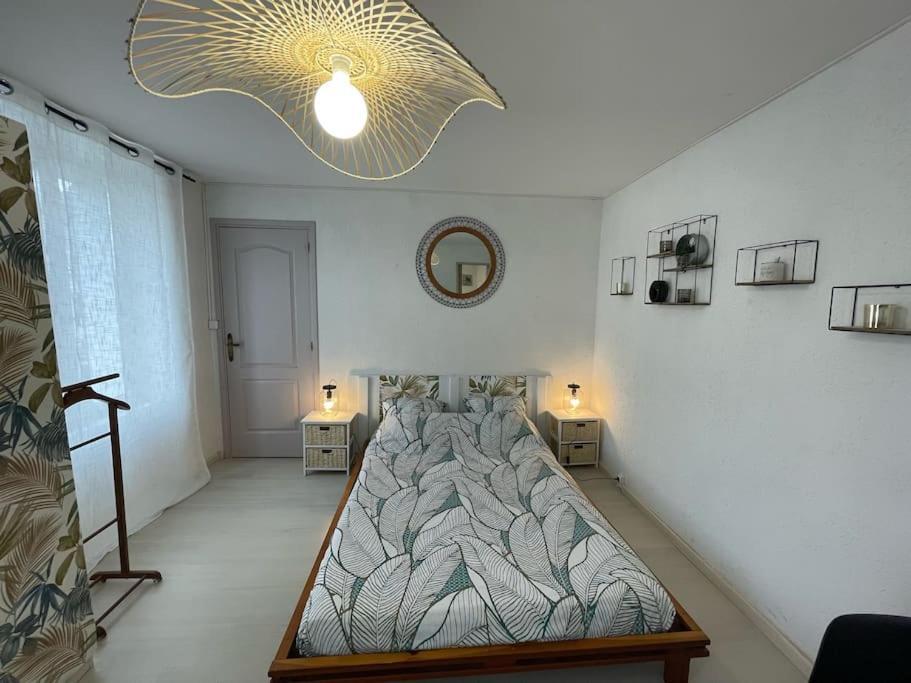 Appartement Chaleureux Au Calme Proche Du Chateau Mauleon Bagian luar foto