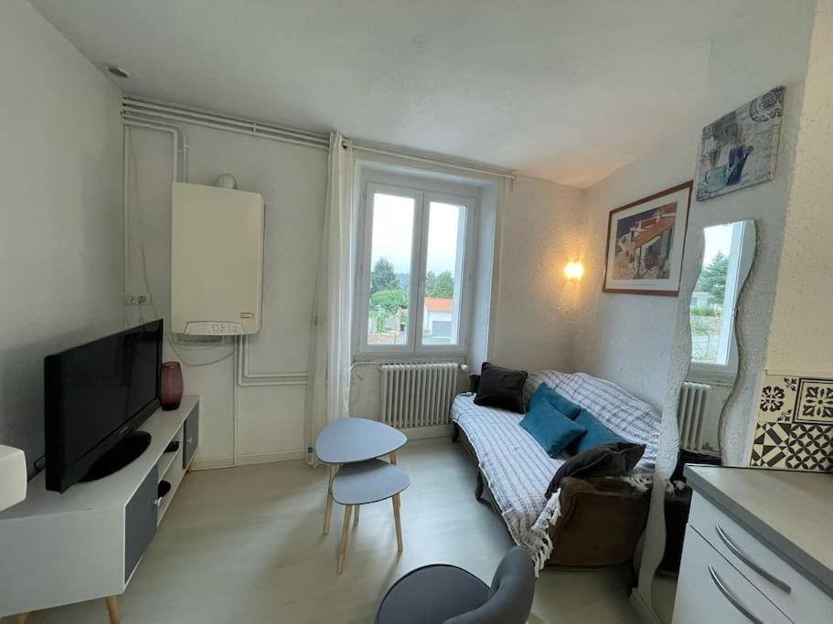Appartement Chaleureux Au Calme Proche Du Chateau Mauleon Bagian luar foto